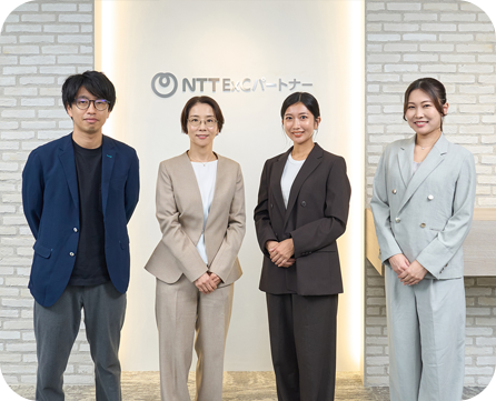 採用担当グループ集合写真